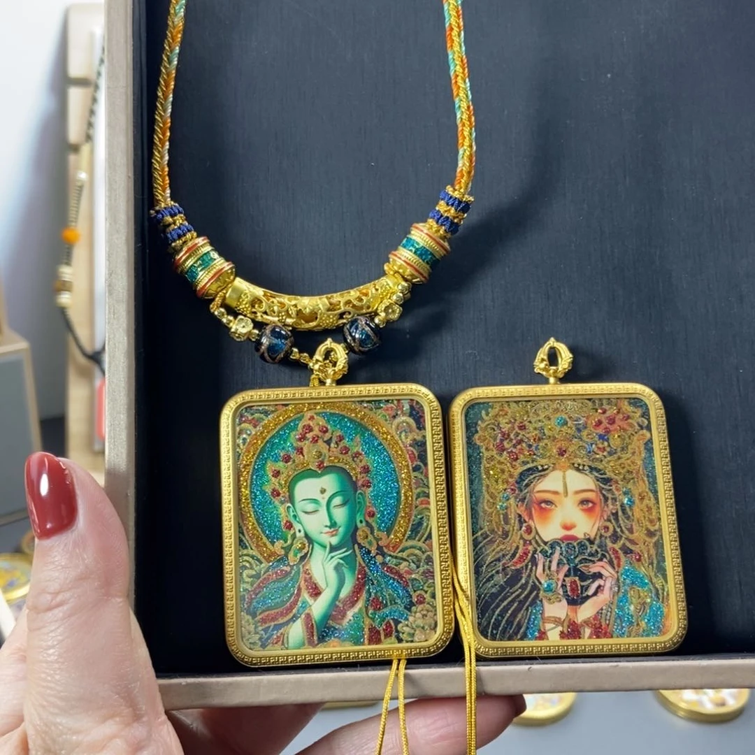 吊坠美丽的唐卡在这里结缘