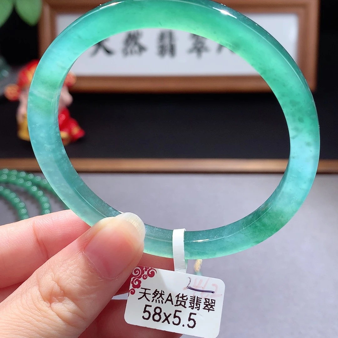 未镶嵌手镯（圆镯）翡翠