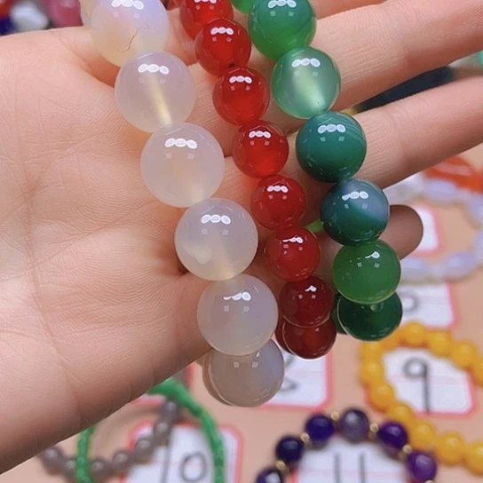 玛瑙/玉髓颈饰未镶嵌?