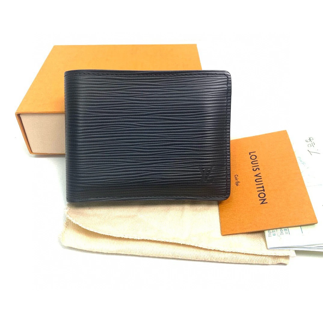99新 LouisVuitton/路易威登 全皮水波纹短款对折钱包 尺寸12/9