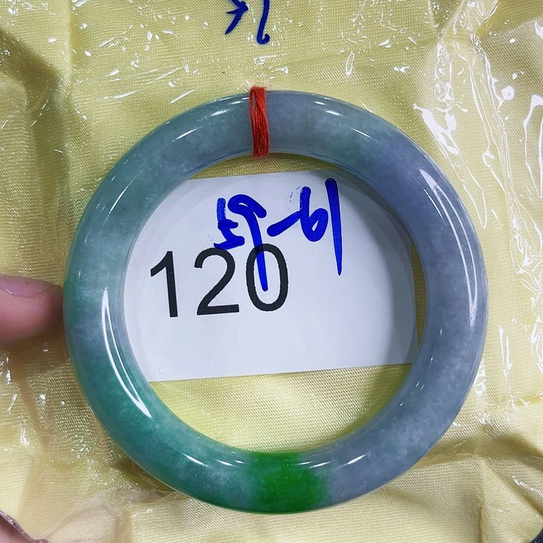 翡翠手镯未镶嵌微瑕