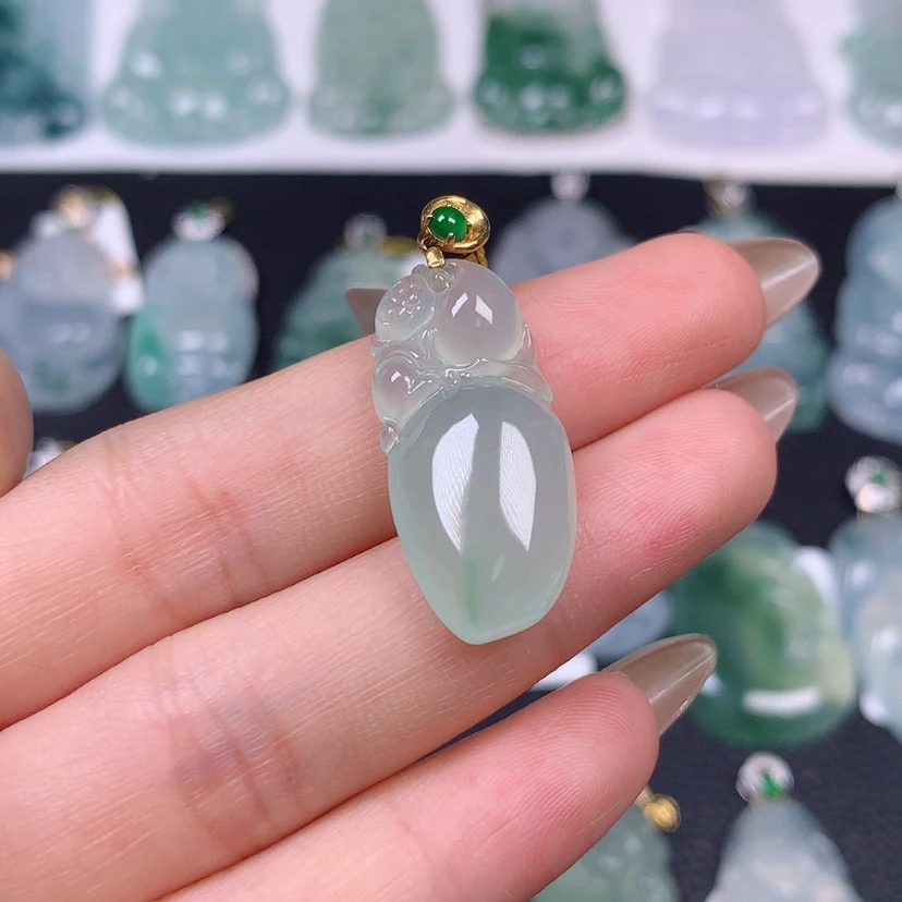 【闪购商品】翡翠18K金镶嵌颈饰瓜