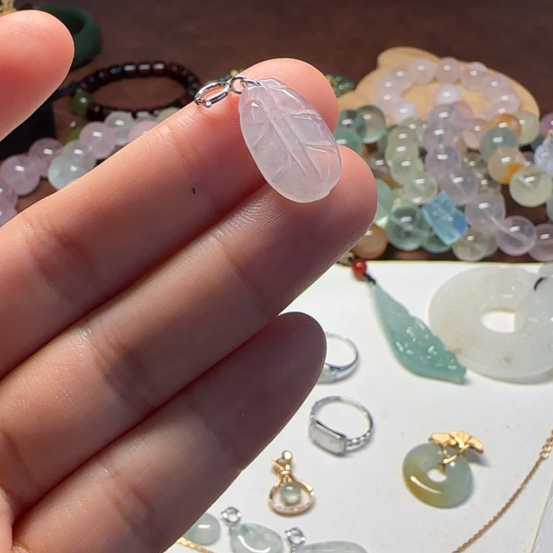 翡翠18K金镶嵌颈饰白冰叶子