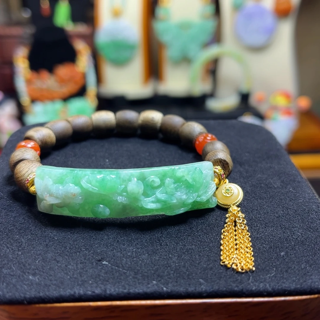 翡翠未镶嵌颈饰天然翡翠手牌