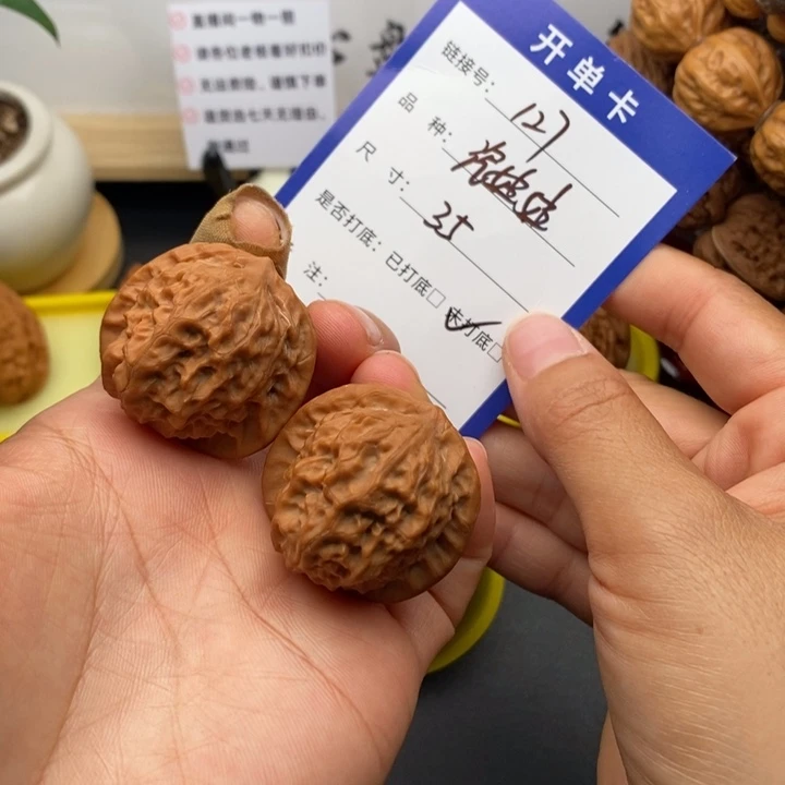 文玩核桃把件127瓷娃娃