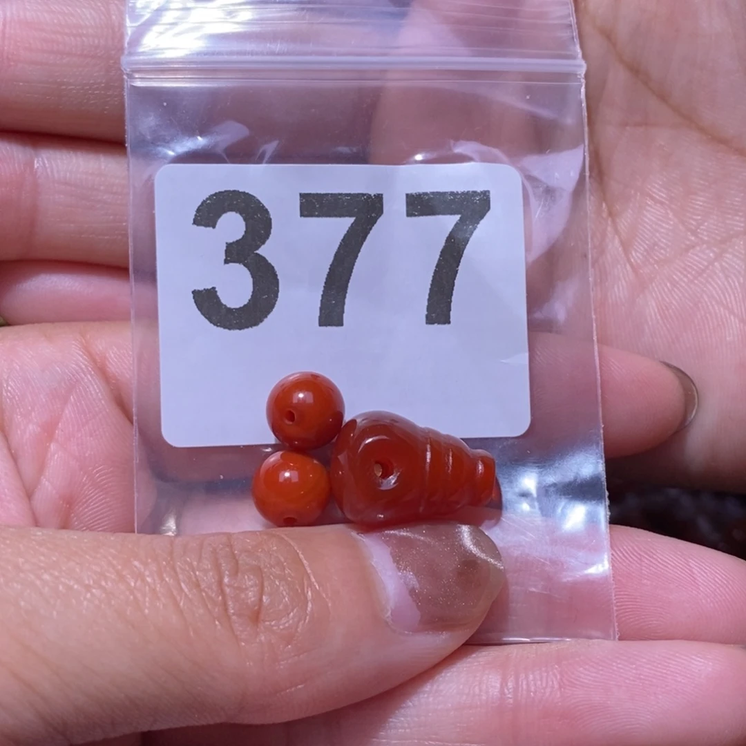 南红玛瑙三通未镶嵌木*