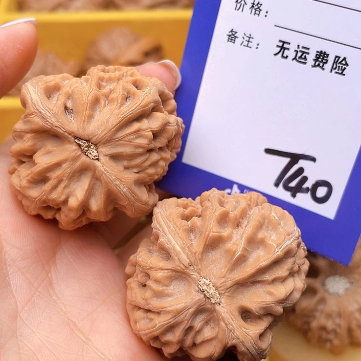 把件文玩核桃徐****?文玩核桃红锦鲤40