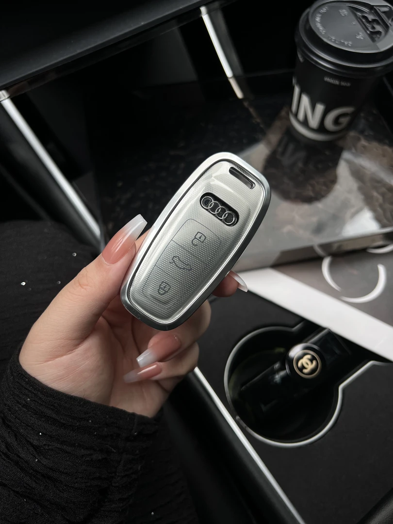 适用于奥迪钥匙套A6L/A7L/A3包Q4/Q5/q2/A4L/Q5L/A8高端男女壳扣