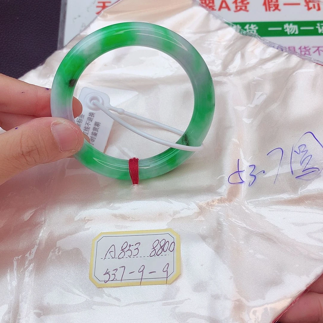 翡翠手镯未镶嵌我