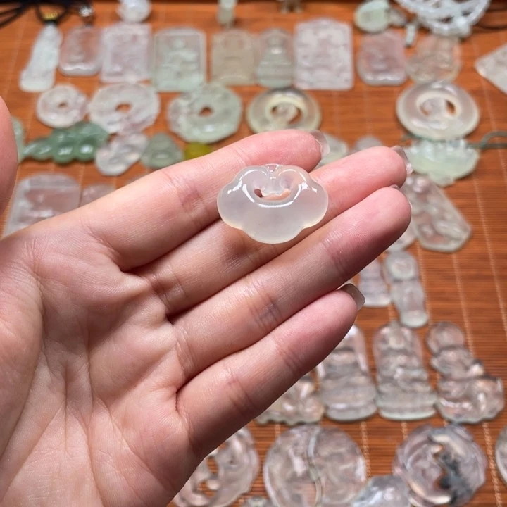 未镶嵌蛇纹石玉颈饰