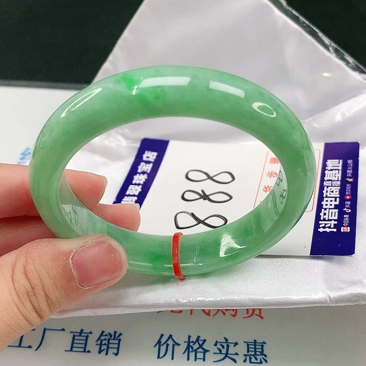 翡翠手镯未镶嵌翡翠