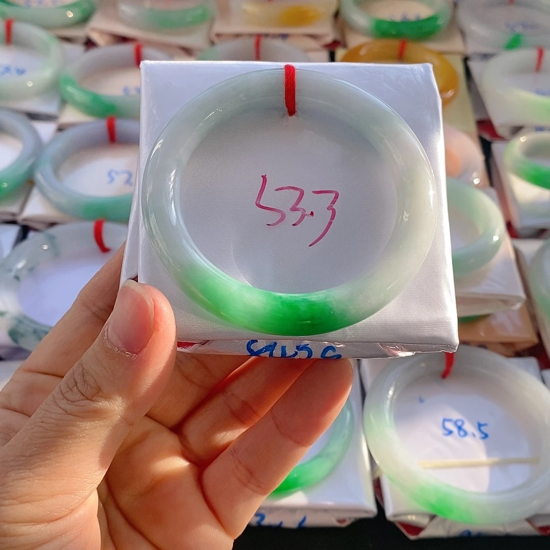 翡翠手镯未镶嵌熬***睡手镯