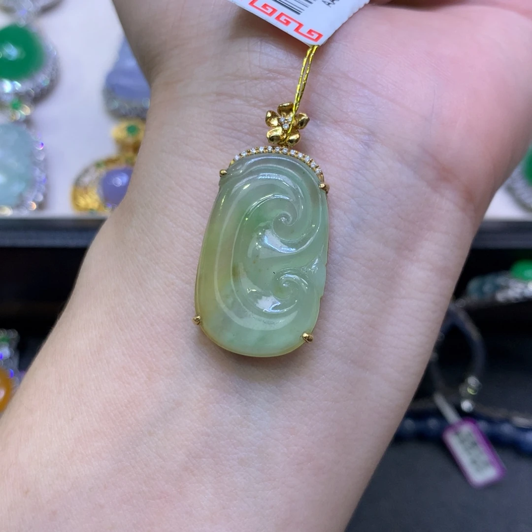 翡翠18K金镶嵌颈饰