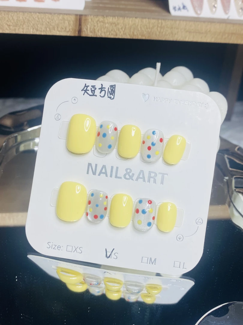 春夏手工短款波点猫眼穿戴甲温柔显白日常美甲