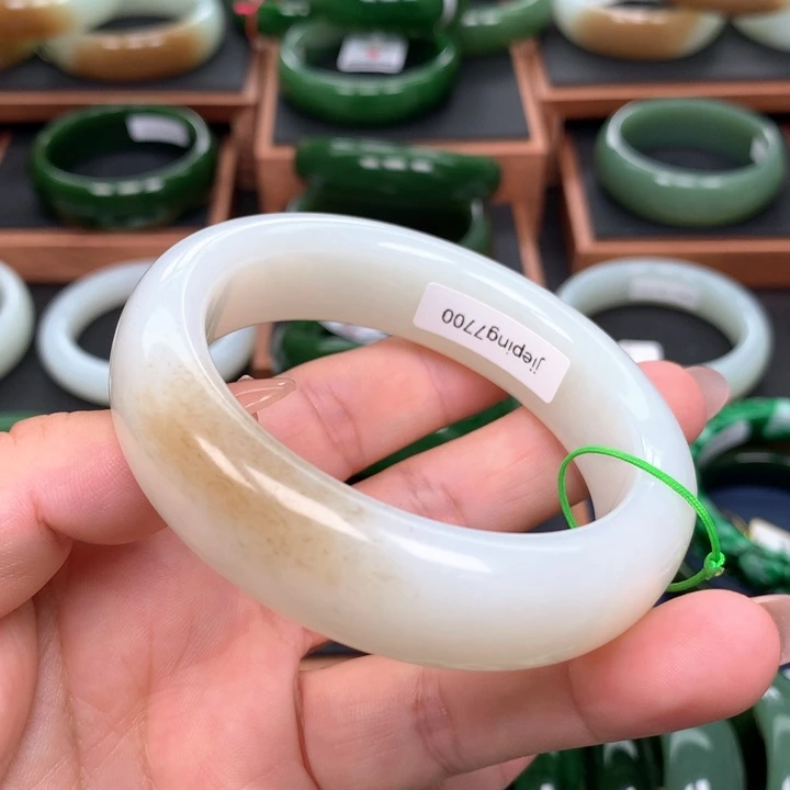 和田玉手镯未镶嵌5657圈口