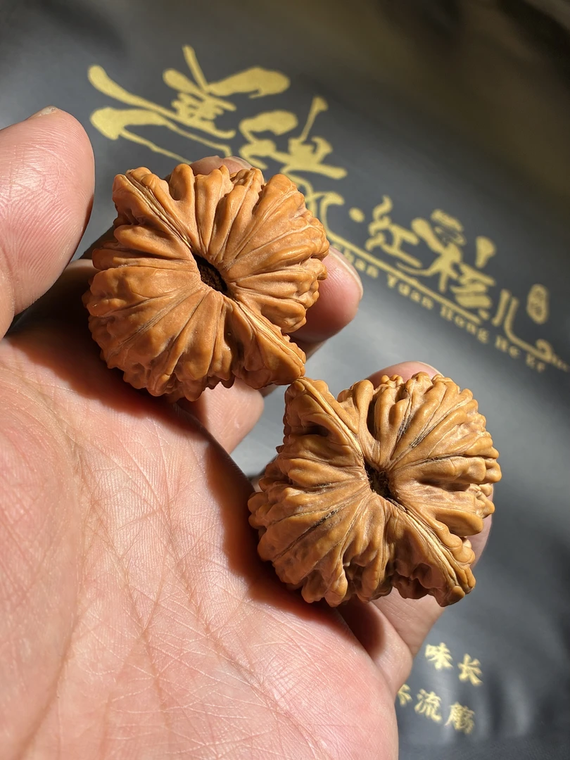 精品平谷四座楼王狮子头文玩核桃