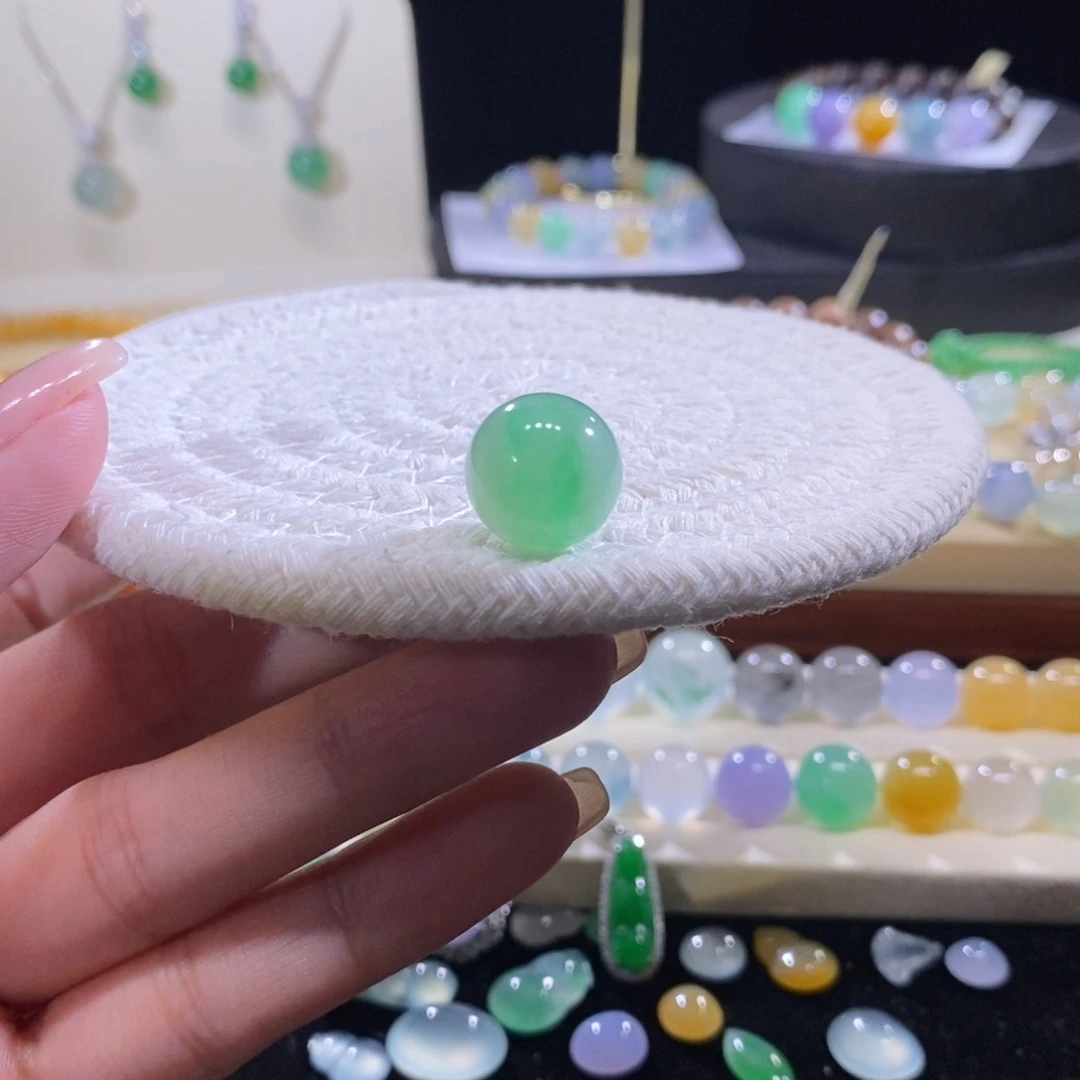 翡翠未镶嵌颈饰冰绿珠卡13.8