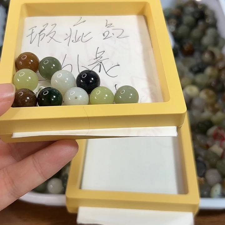 蒽***爸和田玉未镶嵌手链