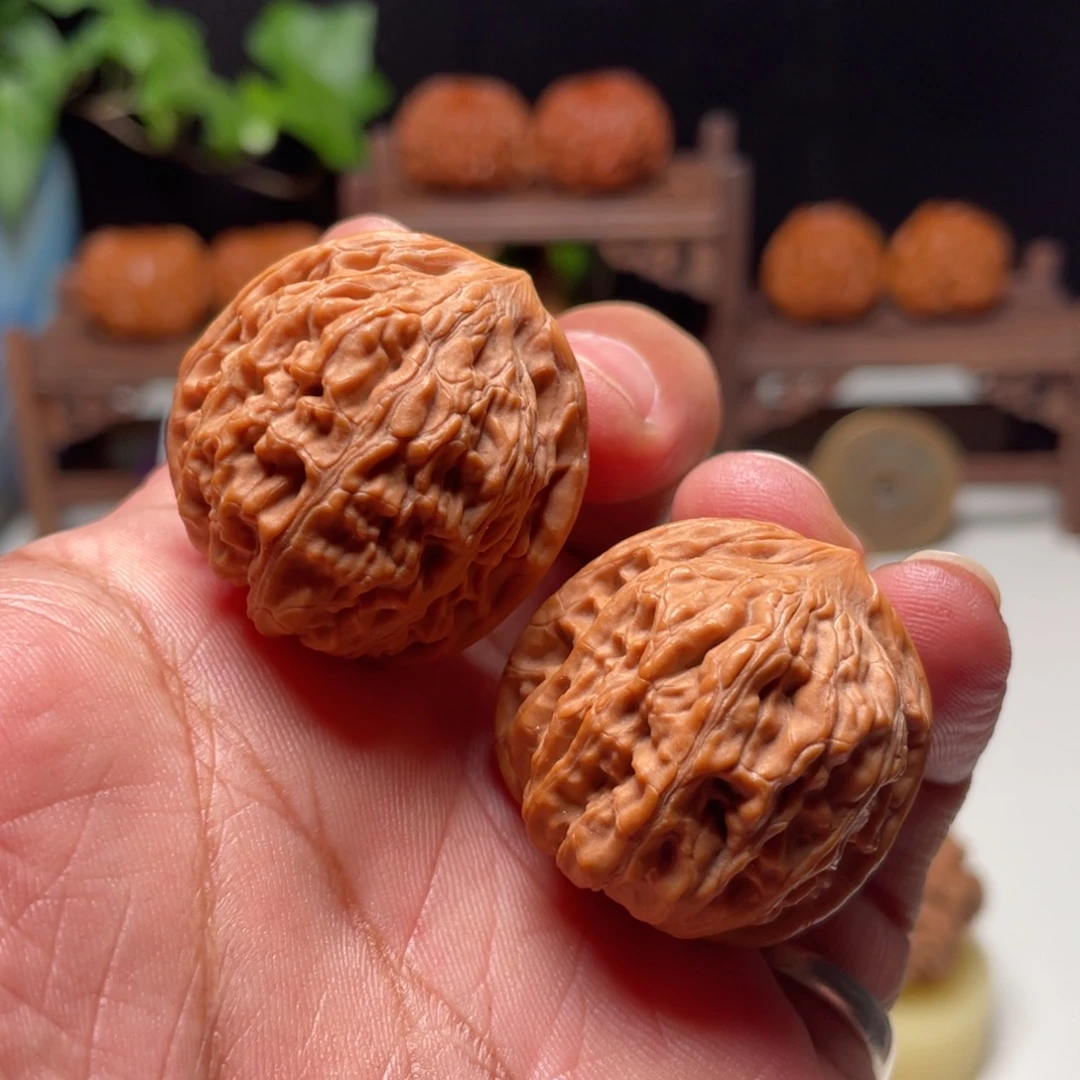 文玩核桃吊坠龙珠