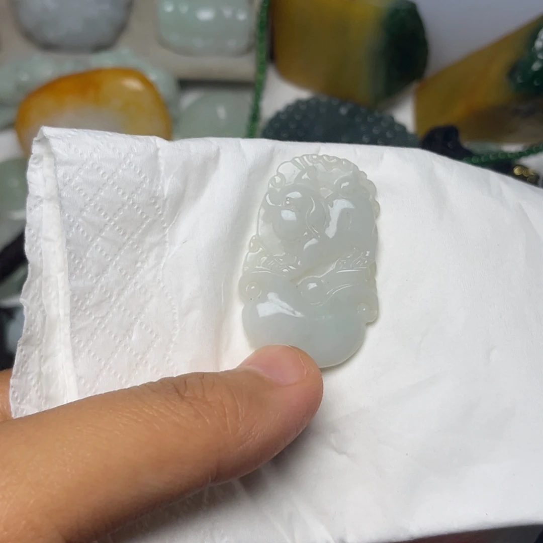 翡翠未镶嵌颈饰挂件