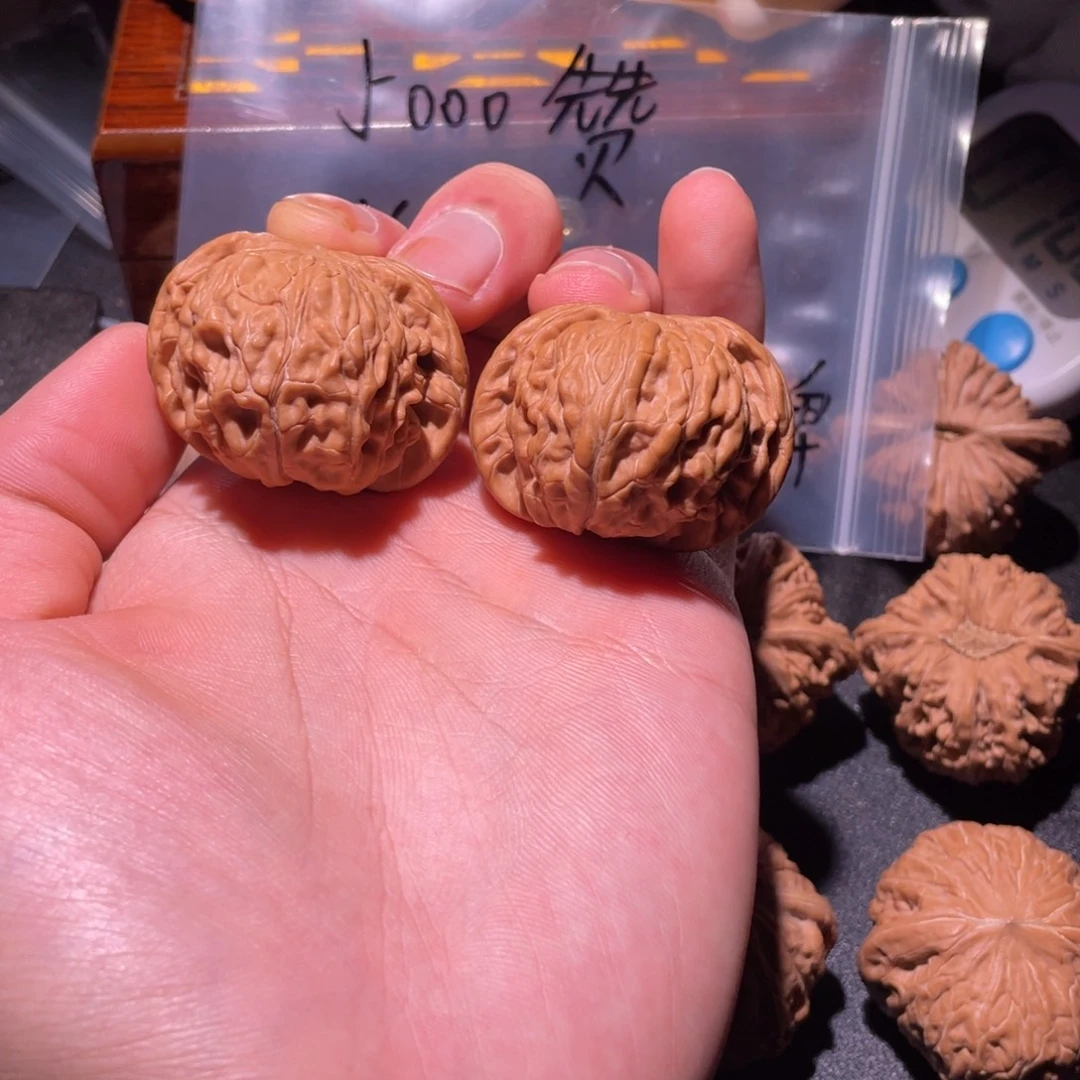 文玩核桃吊坠正磨