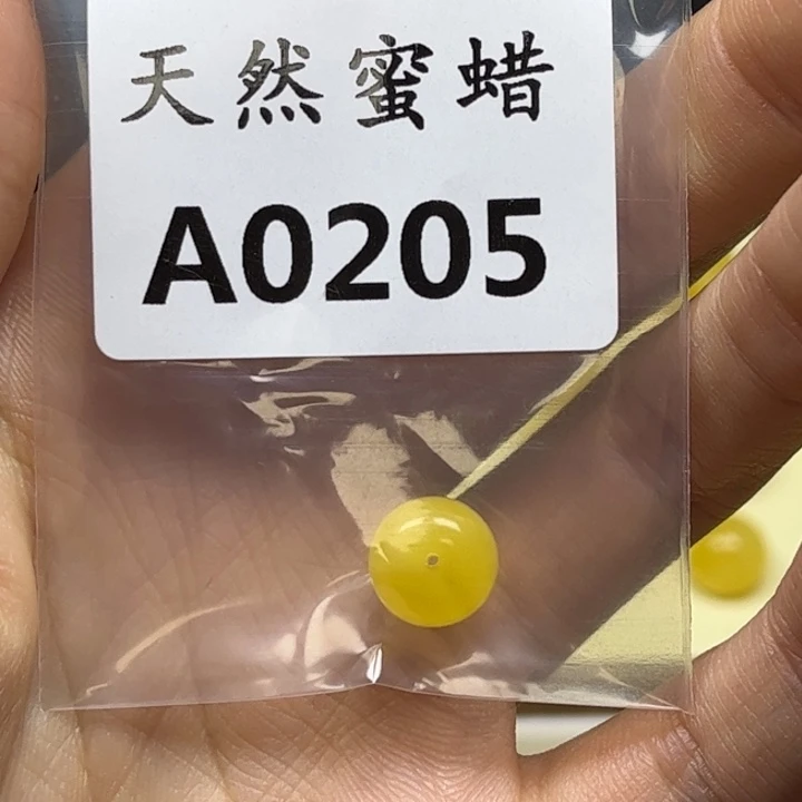 不***戴琥珀未镶嵌珠宝奇石A0205