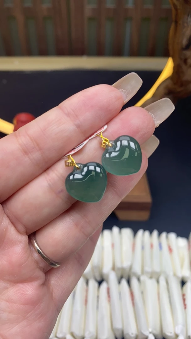 天然a货翡翠18k爱心892
