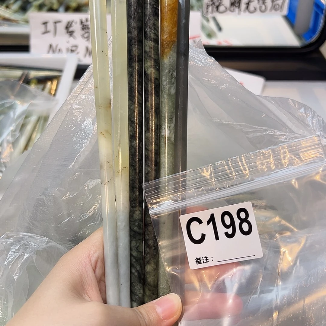 昀***儿未镶嵌蛇纹石玉发饰