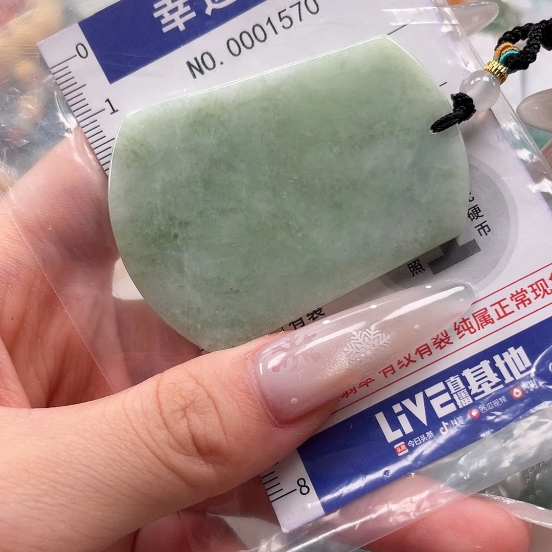 翡翠未镶嵌颈饰hhh