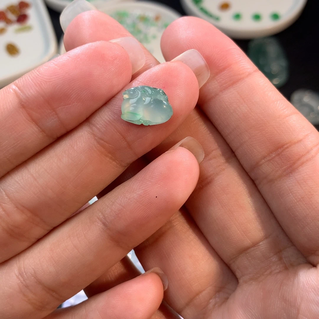 翡翠裸石未镶嵌一鹿有你