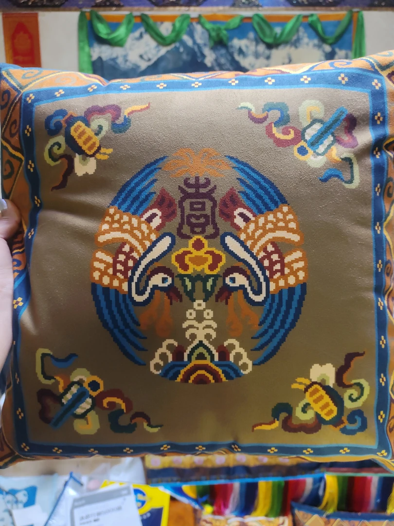 藏式经典绒面抱枕可拆洗含枕芯拉萨发货邮政包邮