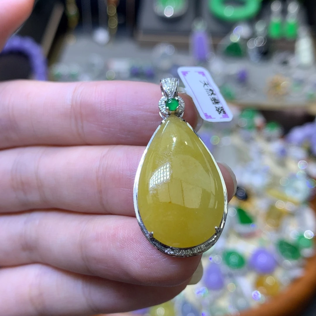 颈饰18K金镶嵌翡翠