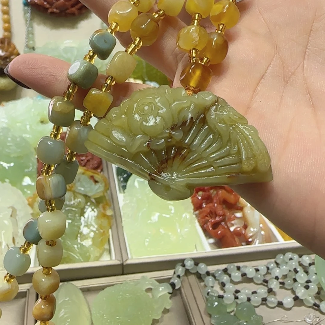 未镶嵌蛇纹石玉吊坠