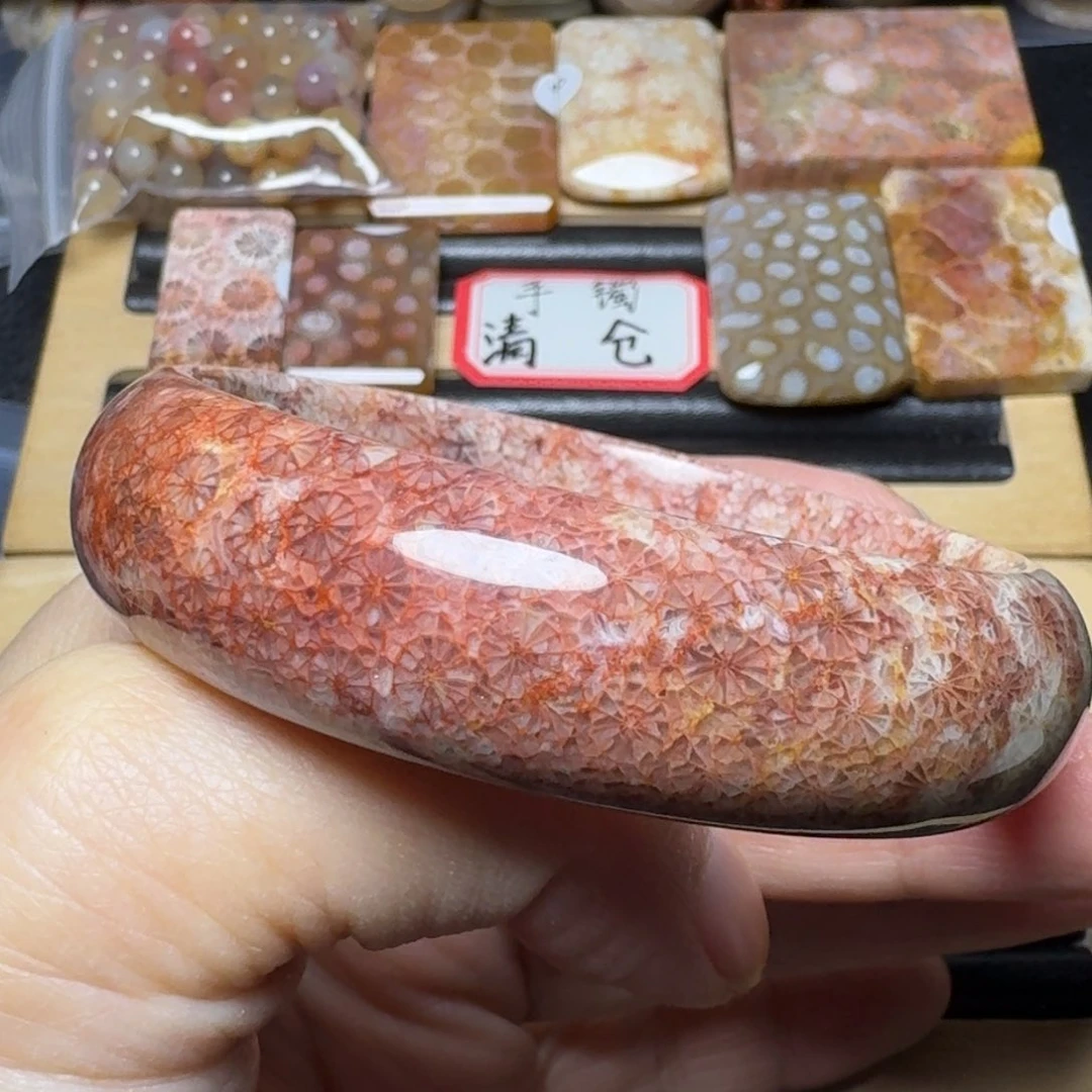 硅化玉58.5红粉蕾丝，戴了会变未镶嵌