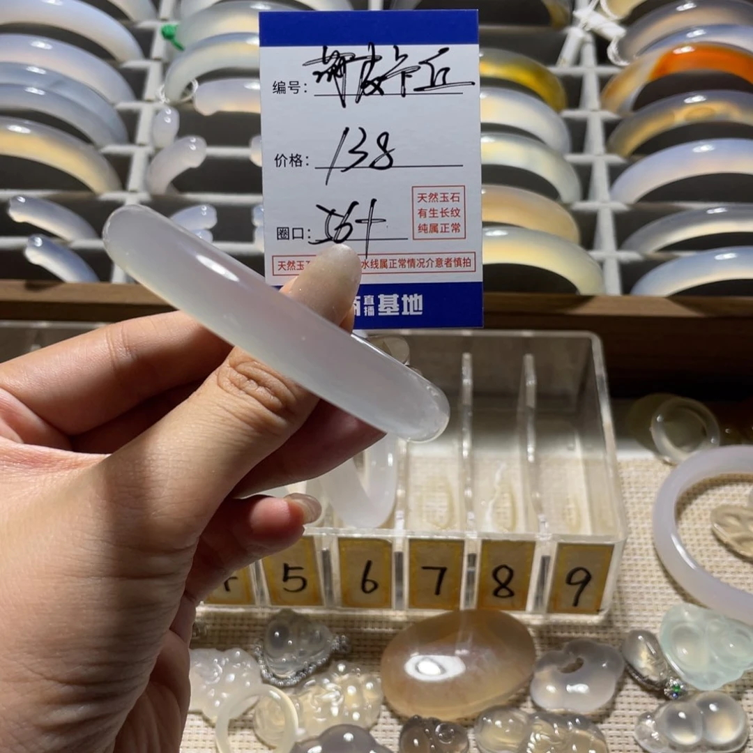 玛瑙/玉髓手镯未镶嵌