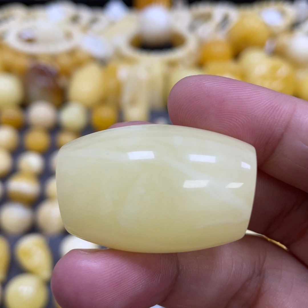 蜜蜡未镶嵌裸石23*35mm