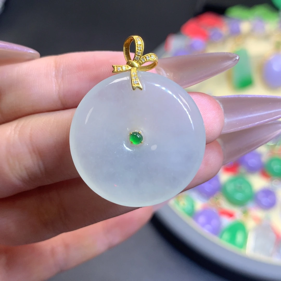 翡翠18K金镶嵌颈饰