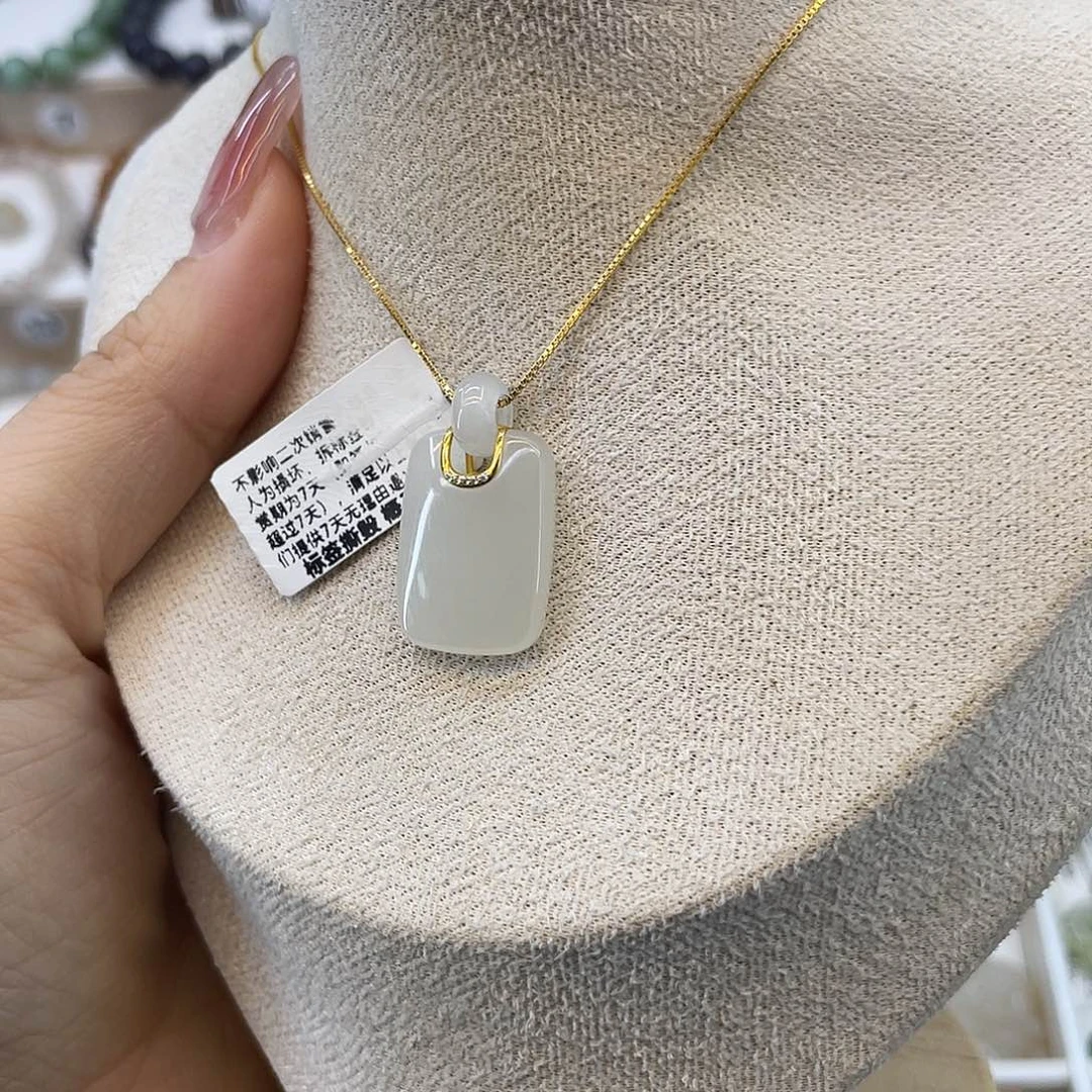 和田玉18K金镶嵌吊坠(赠链)