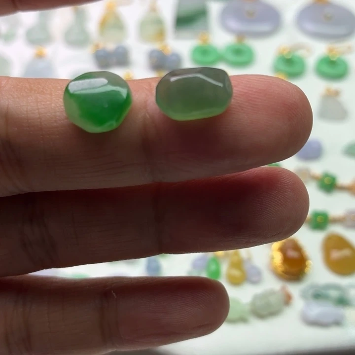 人***！翡翠未镶嵌颈饰隋型