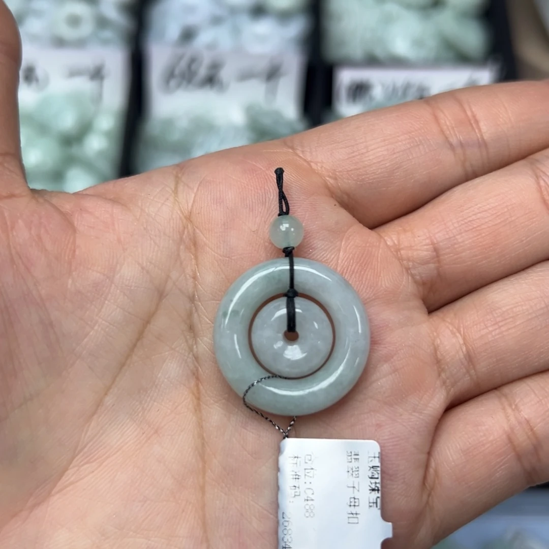 翡翠颈饰未镶嵌子母扣