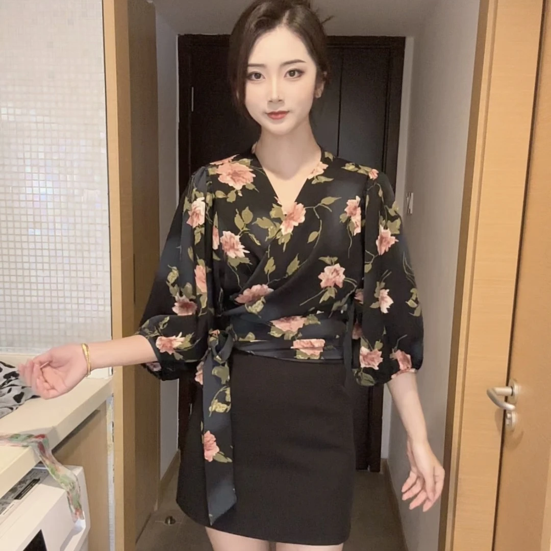 2025夏季新款法式复古碎花雪纺衫设计感绑带收腰显瘦轻奢上衣