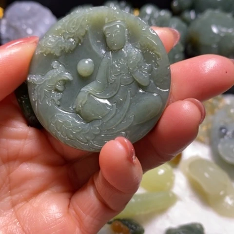 颈饰未镶嵌和田玉（糖玉）