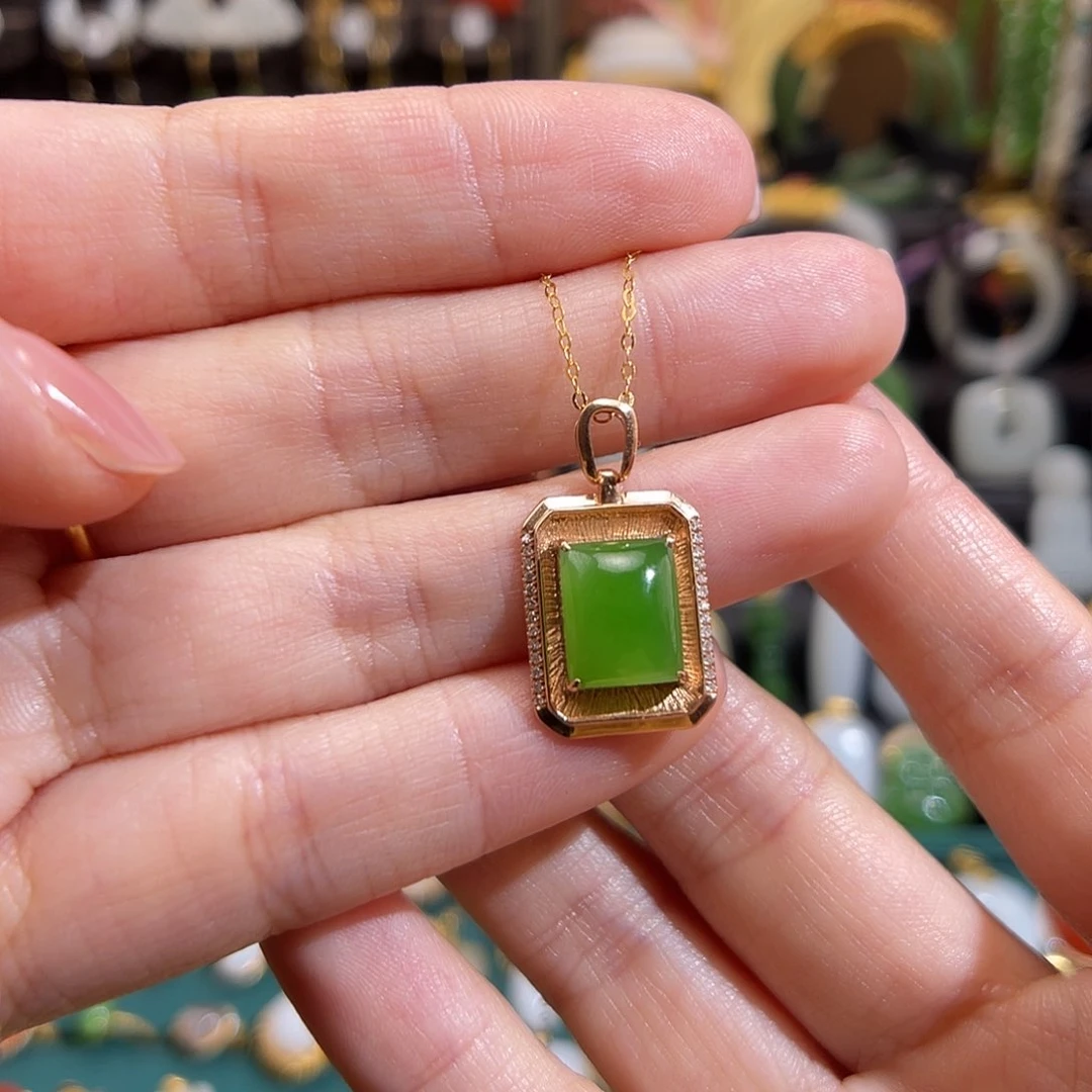 和田玉挂件18K金镶嵌