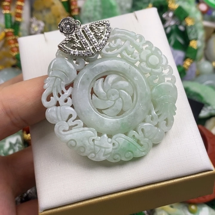 翡翠未镶嵌吊坠(赠链)