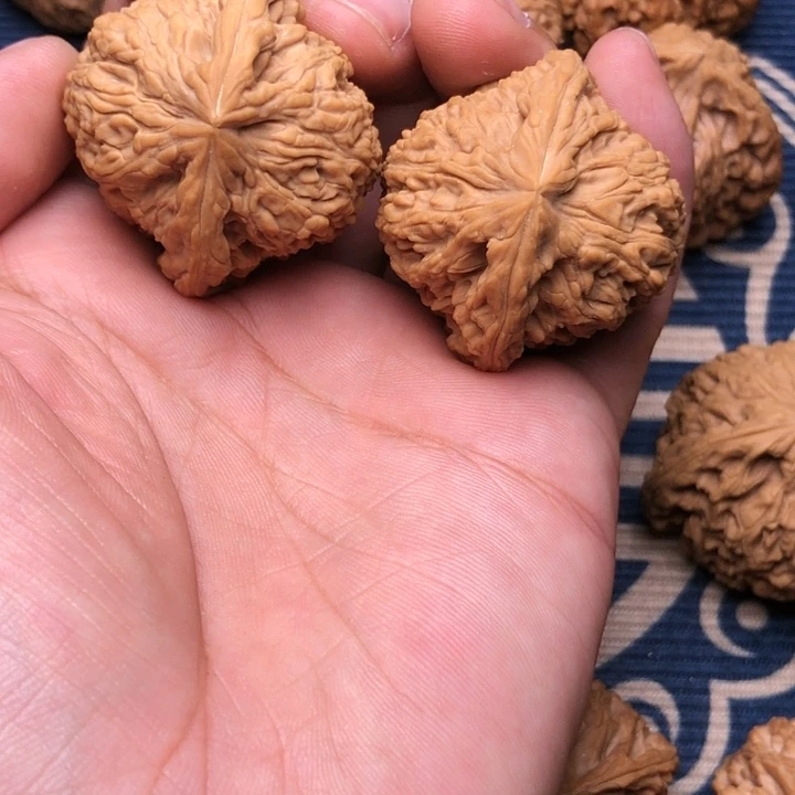 文玩核桃吊坠8****8南疆