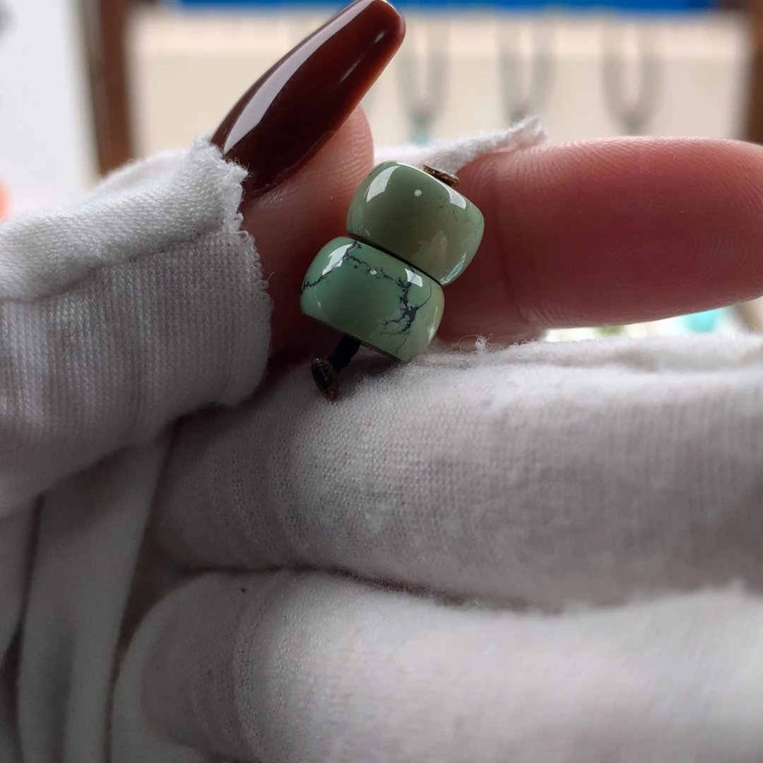 绿松石配饰未镶嵌四****)