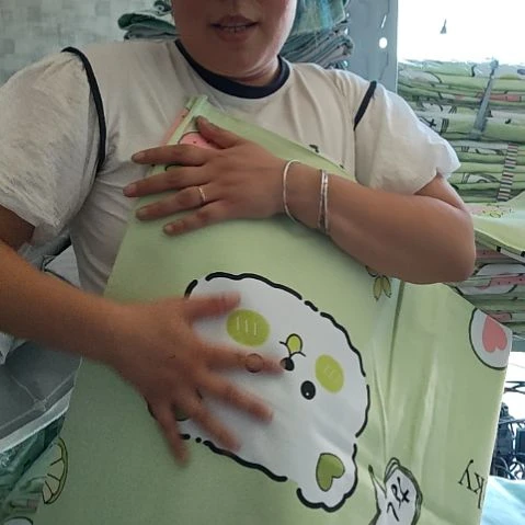 棉棉三件套床单2.5×2.5，枕套一对加大。