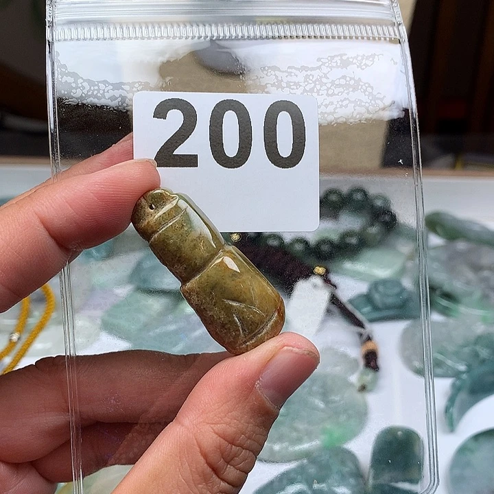 翡翠颈饰未镶嵌紫**主翡翠