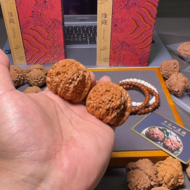 文玩核桃吊坠41原生树平谷血麒麟精配