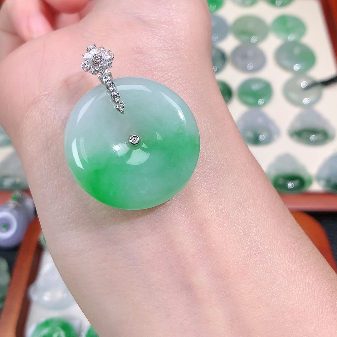 翡翠未镶嵌颈饰吊坠